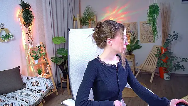 ElliFrankenweenie online show from March 11, 2026, 7:02 am