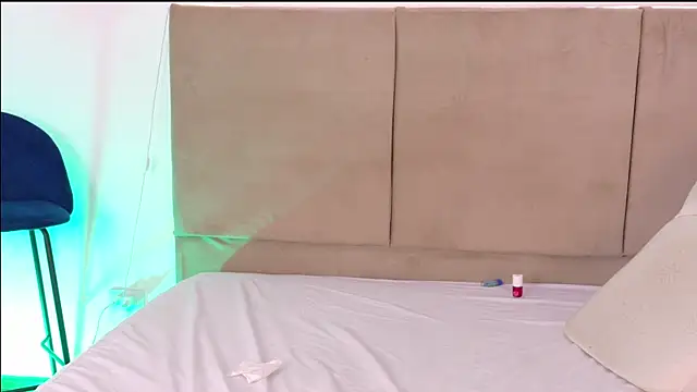 AlexLamunequita online show from April 15, 2026, 7:58 pm