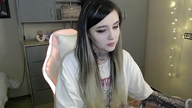 Rin Tozier online show from March 24, 2026, 1:16 am