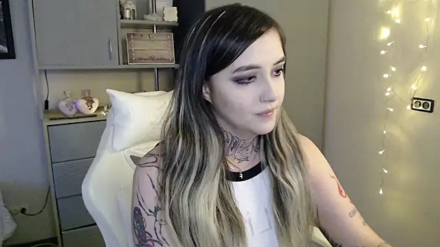 Rin Tozier online show from April 6, 2026, 1:45 am