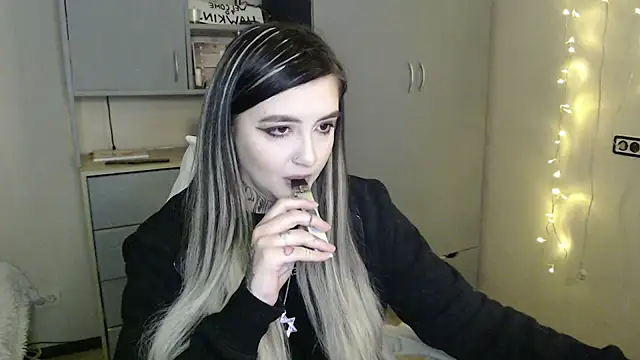 Rin Tozier online show from March 5, 2026, 12:40 am