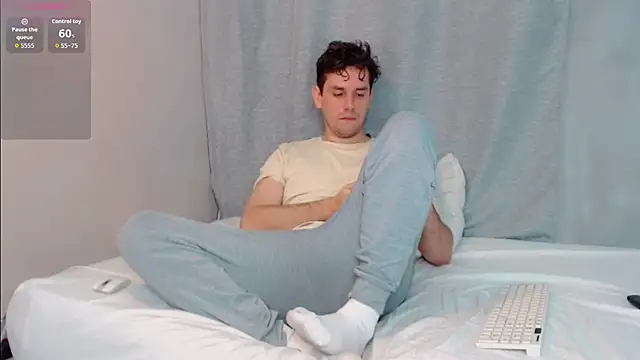 Snapshot of Luc_7 chatting on February 21, 2026, 7:38 pm Luc 7 online show from February 21, 2026, 7:38 pm