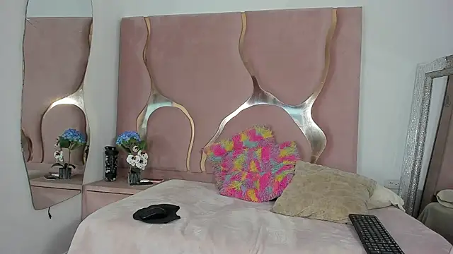 Snapshot of LunaScarleht chatting on February 25, 2026, 1:22 pm LunaScarleht online show from February 25, 2026, 1:22 pm