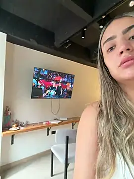 Snapshot of Miilana_ chatting on August 6, 2026, 3:40 pm Miilana online show from August 6, 2026, 3:40 pm