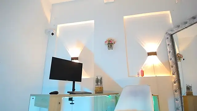 jullian ricci online show from April 6, 2026, 8:43 pm