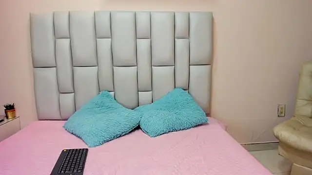 sugar doll1 online show from February 20, 2026, 10:55 pm