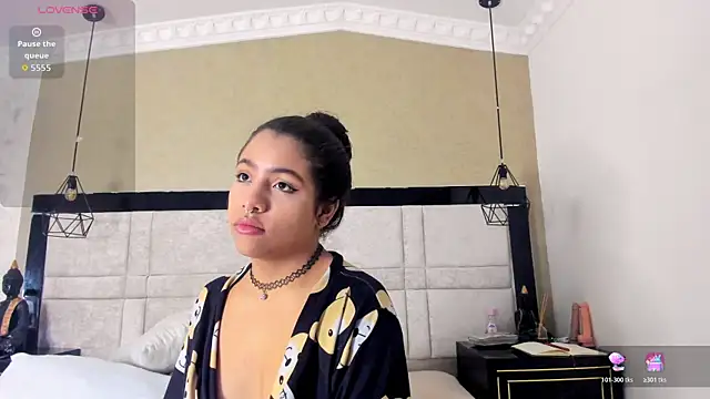 Snapshot of CloheBell chatting on April 17, 2026, 6:22 pm CloheBell online show from April 17, 2026, 6:22 pm