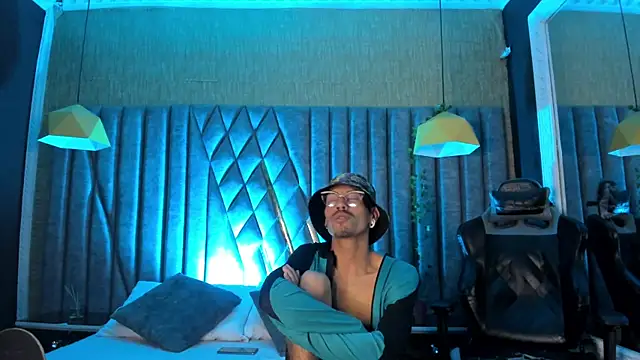 NoaahTylor online show from May 30, 2026, 3:57 am