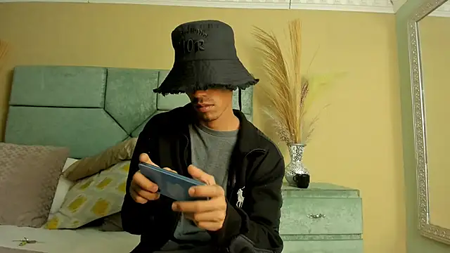 NoaahTylor online show from May 16, 2026, 10:36 am