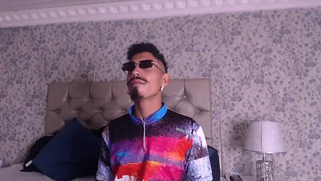 Snapshot of NoaahTylor chatting on February 21, 2026, 7:49 pm NoaahTylor online show from February 21, 2026, 7:49 pm