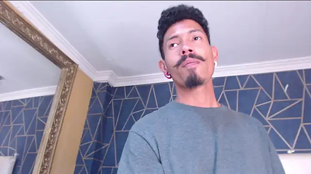 Snapshot of NoaahTylor chatting on February 18, 2026, 8:05 pm NoaahTylor online show from February 18, 2026, 8:05 pm