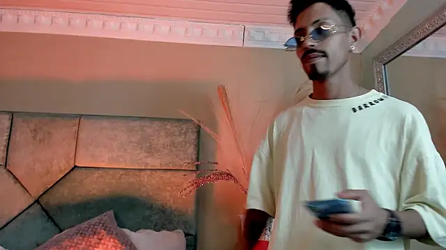 NoaahTylor online show from July 4, 2026, 3:57 am