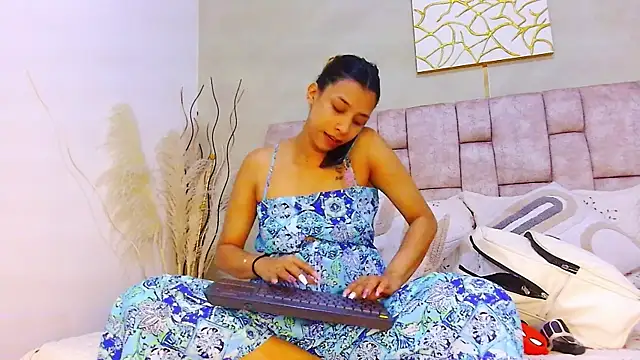 Snapshot of MelanyStone_ chatting on May 23, 2026, 1:43 pm MelanyStone online show from May 23, 2026, 1:43 pm