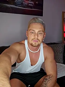 Snapshot of EddyRise- chatting on February 14, 2026, 8:09 pm EddyRise- online show from February 14, 2026, 8:09 pm