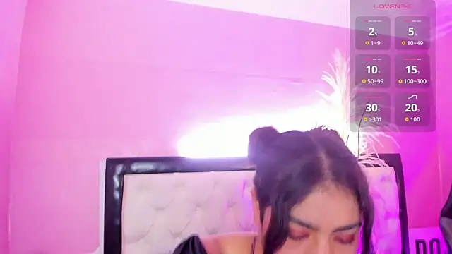 Snapshot of Siena_fox chatting on April 30, 2026, 7:10 pm Siena fox online show from April 30, 2026, 7:10 pm