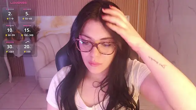 Snapshot of caroline_1s chatting on May 3, 2026, 3:44 am caroline 1s online show from May 3, 2026, 3:44 am