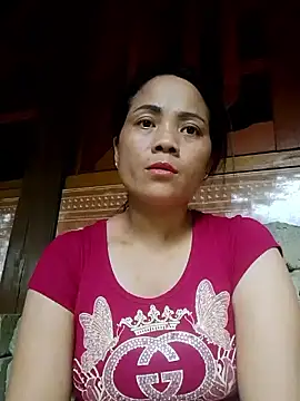 Snapshot of molly-xx chatting on May 23, 2026, 10:47 am molly-xx online show from May 23, 2026, 10:47 am
