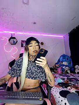 Snapshot of Violeta_R_ chatting on April 6, 2026, 4:46 am Violeta R online show from April 6, 2026, 4:46 am