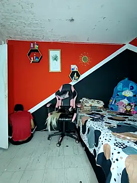 Snapshot of Violeta_R_ chatting on April 16, 2026, 5:19 am Violeta R online show from April 16, 2026, 5:19 am