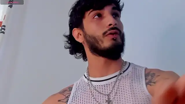 LovexJuxn8 online show from February 19, 2026, 7:33 pm