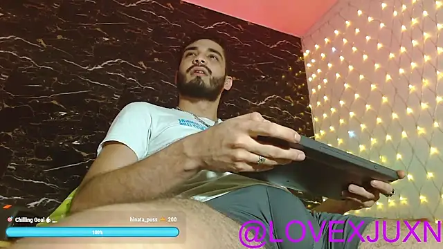 Snapshot of LovexJuxn8 chatting on April 17, 2026, 8:22 pm LovexJuxn8 online show from April 17, 2026, 8:22 pm