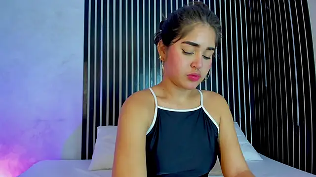 Snapshot of melodyphillips_2_ chatting on February 27, 2026, 5:29 am melodyphillips 2 online show from February 27, 2026, 5:29 am