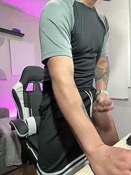  robertobaggioo online show from February 24, 2026, 12:50 pm