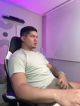 Snapshot of _robertobaggioo chatting on March 21, 2026, 12:20 pm robertobaggioo online show from March 21, 2026, 12:20 pm