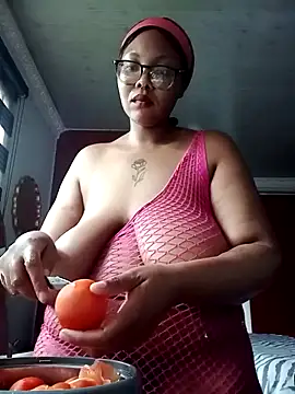 Snapshot of ShantelBootyBoobs chatting on April 24, 2026, 12:18 pm ShantelBootyBoobs online show from April 24, 2026, 12:18 pm
