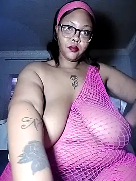 Snapshot of ShantelBootyBoobs chatting on April 24, 2026, 12:12 am ShantelBootyBoobs online show from April 24, 2026, 12:12 am