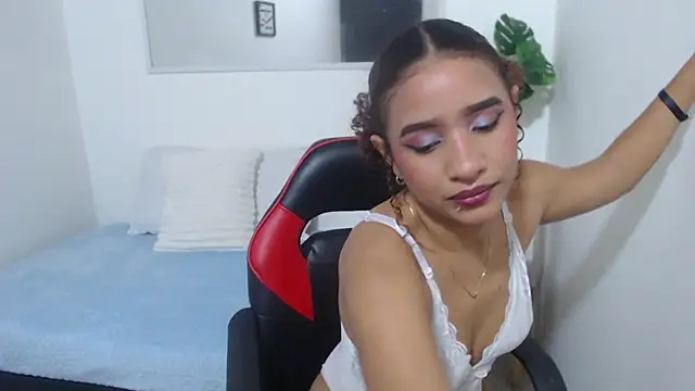 Snapshot of Alice_Grinnerk chatting on February 18, 2026, 2:35 pm Alice Grinnerk online show from February 18, 2026, 2:35 pm