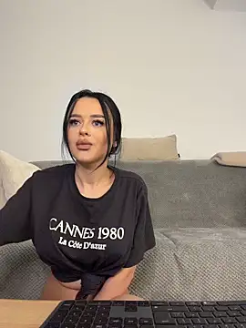 Katty Pery online show from February 28, 2026, 3:44 pm