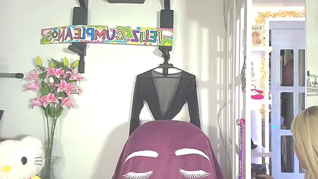 Yiyii online show from April 9, 2026, 9:10 pm