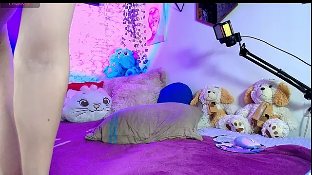 Yiyii online show from June 6, 2026, 9:53 pm
