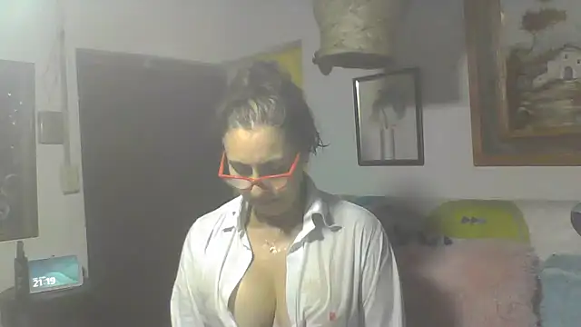 Snapshot of Merry-Olsen chatting on February 24, 2026, 8:21 pm Merry-Olsen online show from February 24, 2026, 8:21 pm