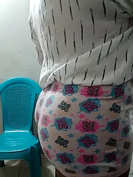 Snapshot of honey-suckle chatting on February 17, 2026, 6:38 pm honey-suckle online show from February 17, 2026, 6:38 pm