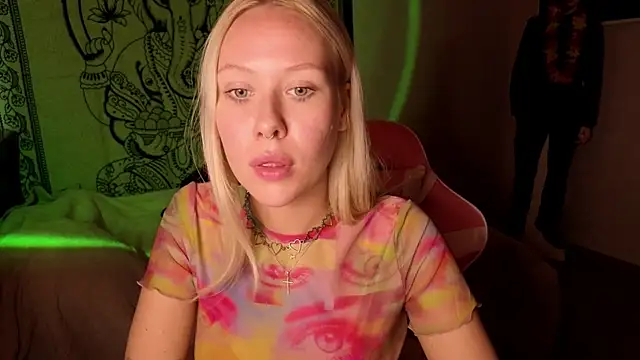 Snapshot of pureeangel chatting on April 3, 2026, 2:01 pm pureeangel online show from April 3, 2026, 2:01 pm