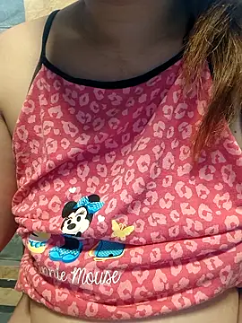 Snapshot of squirtshantal chatting on November 7, 2025, 1:43 am squirtshantal online show from November 7, 2025, 1:43 am