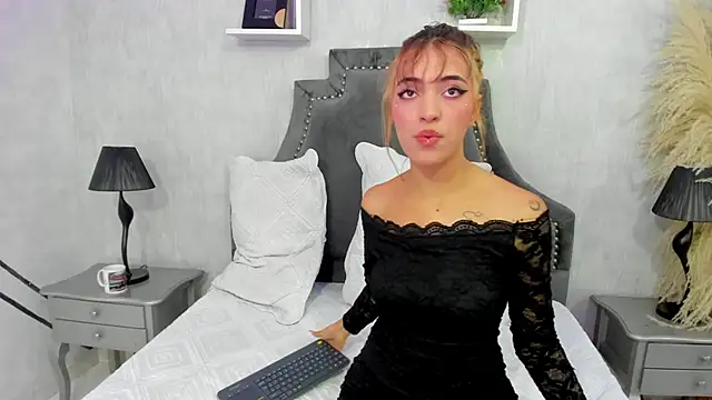 Snapshot of MarcoAndAllice chatting on February 18, 2026, 4:21 am MarcoAndAllice online show from February 18, 2026, 4:21 am