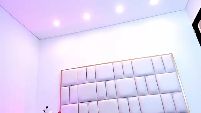 Violetta-foxx online show from March 24, 2026, 7:36 pm