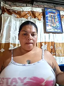 Snapshot of Juli_Powl chatting on May 13, 2026, 10:33 am Juli Powl online show from May 13, 2026, 10:33 am