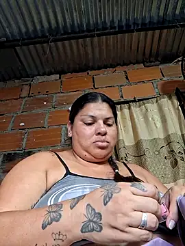 Snapshot of Juli_Powl chatting on April 16, 2026, 10:12 pm Juli Powl online show from April 16, 2026, 10:12 pm