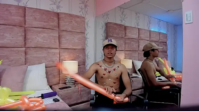 Snapshot of Escanor_Hot chatting on February 14, 2026, 8:42 pm Escanor Hot online show from February 14, 2026, 8:42 pm