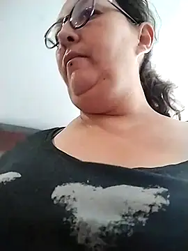  Saraqueen online show from March 13, 2026, 3:28 pm