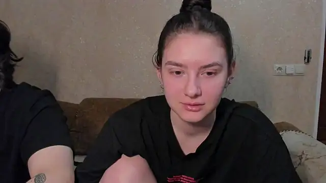 love lina muuur online show from February 18, 2026, 7:54 pm