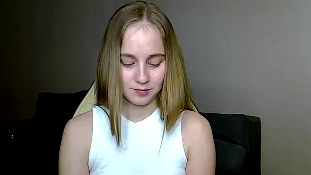 Snapshot of christimontero chatting on March 2, 2026, 5:20 pm christimontero online show from March 2, 2026, 5:20 pm