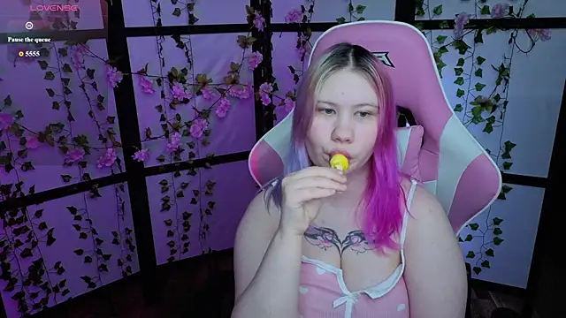 Snapshot of kitsune_little chatting on June 9, 2026, 7:26 pm kitsune little online show from June 9, 2026, 7:26 pm