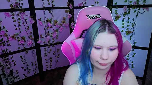 Snapshot of kitsune_little chatting on June 11, 2026, 12:32 am kitsune little online show from June 11, 2026, 12:32 am
