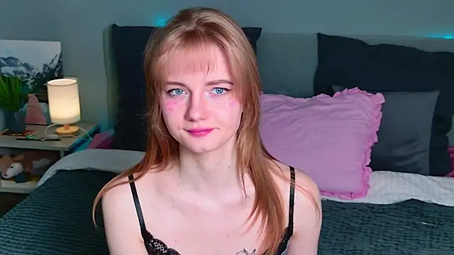 ElfieWhite online show from May 27, 2026, 6:59 pm