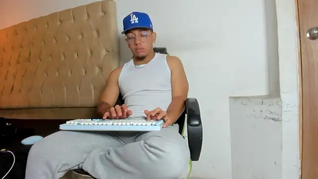 MaxSeduce23 online show from February 24, 2026, 1:23 pm